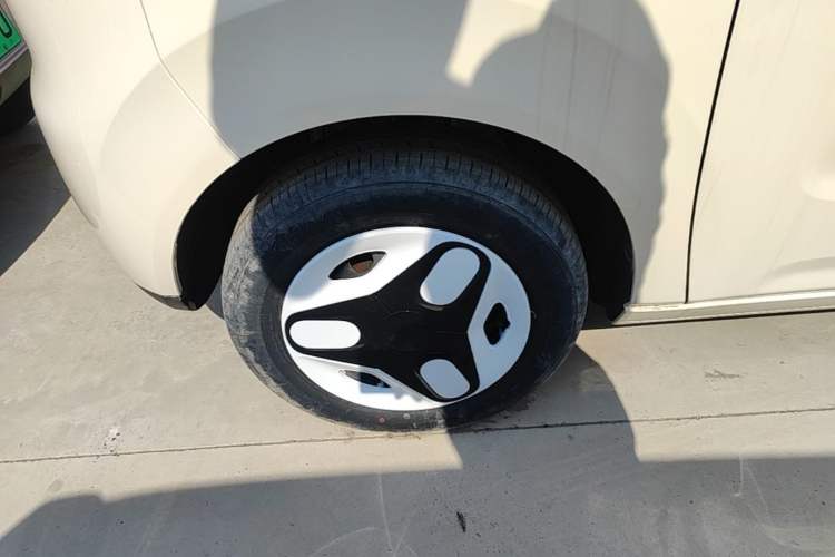 Used Geely Galaxy Panda 2025 210 km – Yuanqi Bear Left Front Wheel Hub