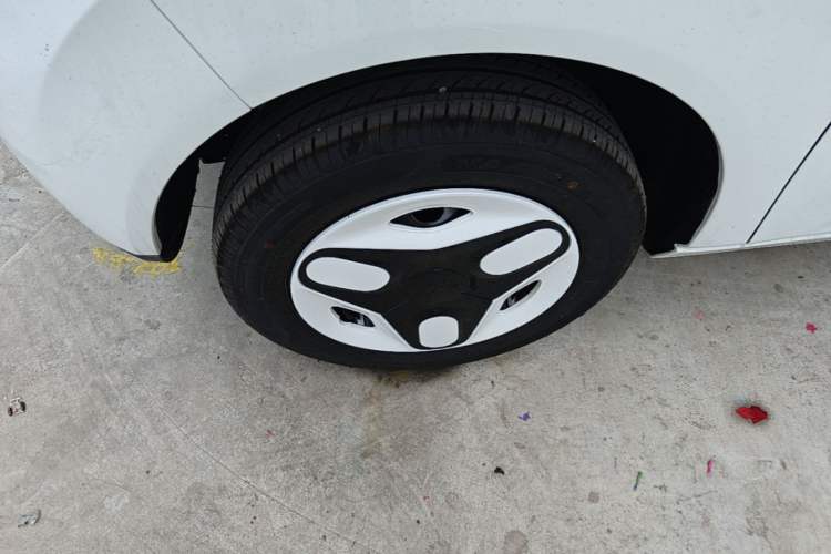 Used Geely Galaxy Panda 2025 210 km – Yuanqi Bear Left Front Wheel Hub