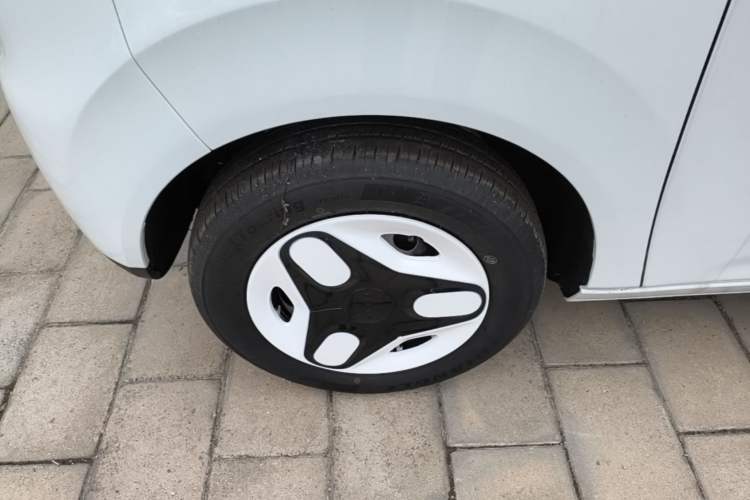 Used Geely Galaxy Panda 2025 210 km – Yuanqi Bear Left Front Wheel Hub