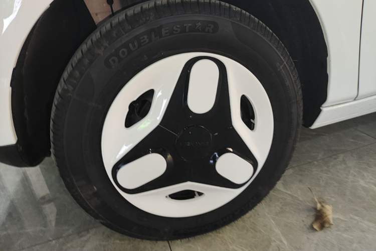 Used Geely Galaxy Panda 2025 210 km – Yuanqi Bear Left Front Wheel Hub