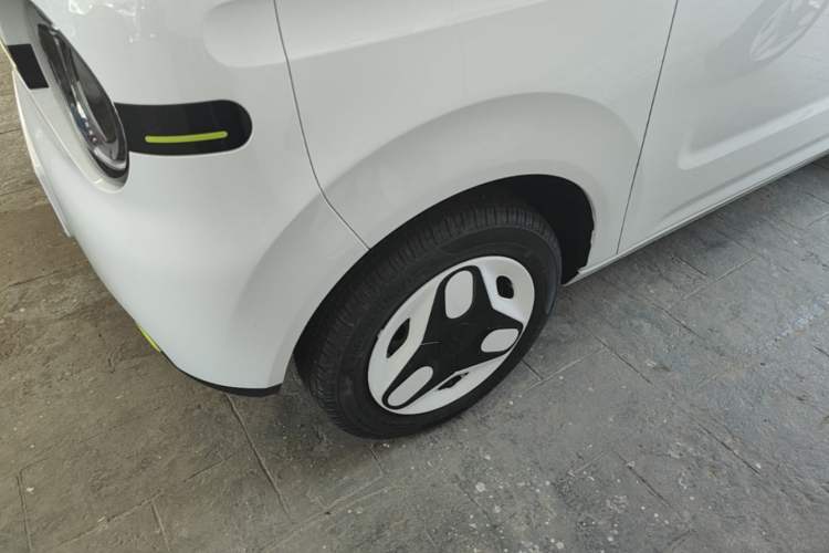 Used Geely Galaxy Panda 2025 210 km – Yuanqi Bear Left Front Wheel Hub