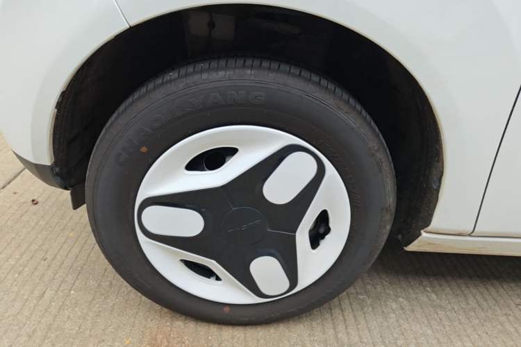Used Geely Galaxy Panda 2025 210 km – Yuanqi Bear Left Front Wheel Hub