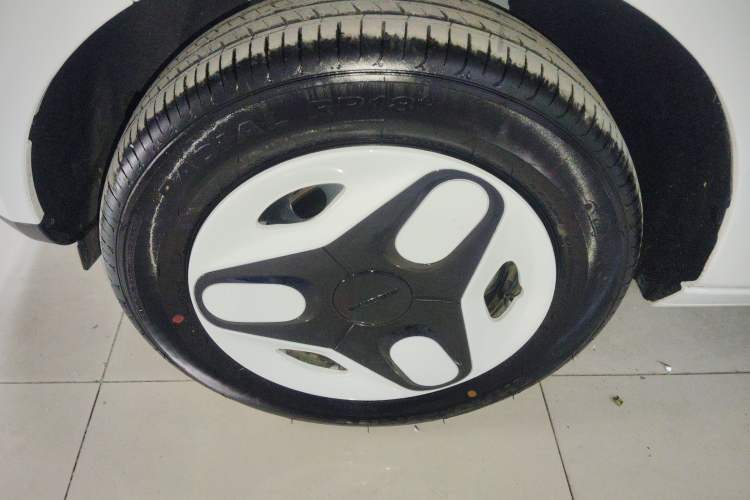 Used Geely Galaxy Panda 2025 210 km – Yuanqi Bear Left Front Wheel Hub