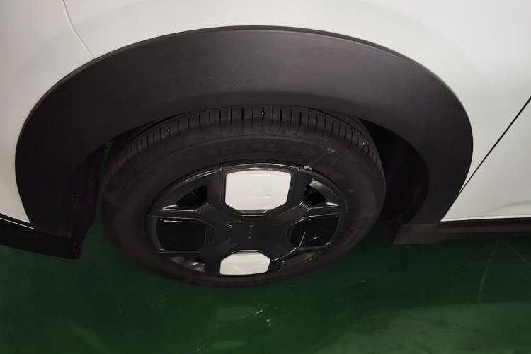 Used Geely Galaxy Panda 2025 210km Panda Kart Left Front Wheel Hub