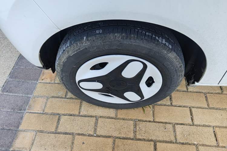 Used Geely Galaxy Panda 2025 210 km – Yuanqi Bear Left Front Wheel Hub