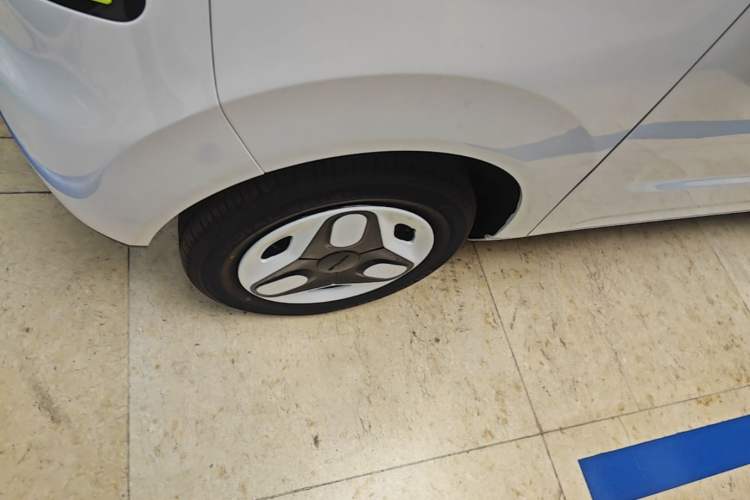 Used Geely Galaxy Panda 2025 210 km – Yuanqi Bear Left Front Wheel Hub