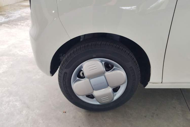 Used Geely Galaxy Panda 2025 210 km – Yuanqi Bear Left Front Wheel Hub