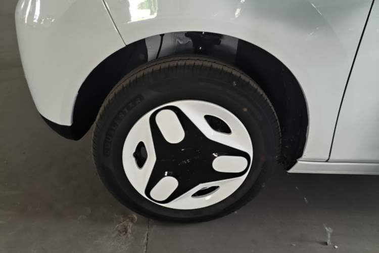 Used Geely Galaxy Panda 2025 210 km – Yuanqi Bear Left Front Wheel Hub