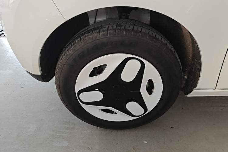 Used Geely Galaxy Panda 2025 210 km – Yuanqi Bear Left Front Wheel Hub