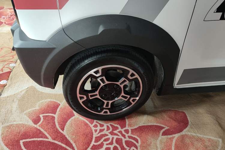 Used Geely Galaxy Panda 2025 210km Panda Rider Left Front Wheel Hub