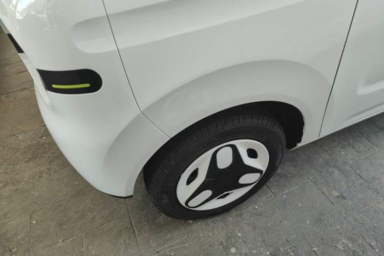 Used Geely Galaxy Panda 2025 210 km – Yuanqi Bear Left Front Wheel Hub
