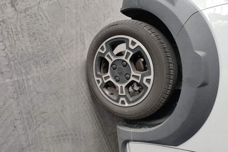 Used Geely Galaxy Panda 2025 210km Panda Rider Left Front Wheel Hub