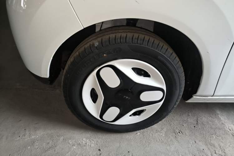 Used Geely Galaxy Panda 2025 210 km – Yuanqi Bear Left Front Wheel Hub