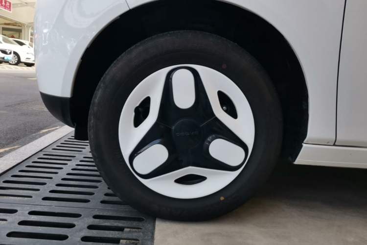 Used Geely Galaxy Panda 2025 210 km – Yuanqi Bear Left Front Wheel Hub