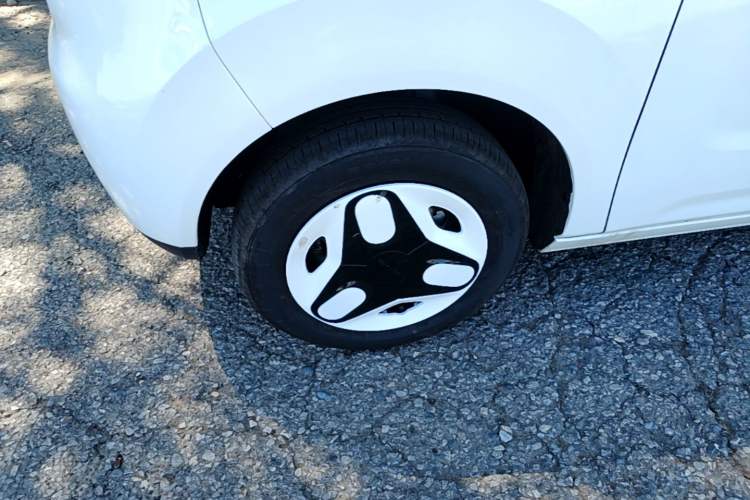Used Geely Galaxy Panda 2025 210 km – Yuanqi Bear Left Front Wheel Hub