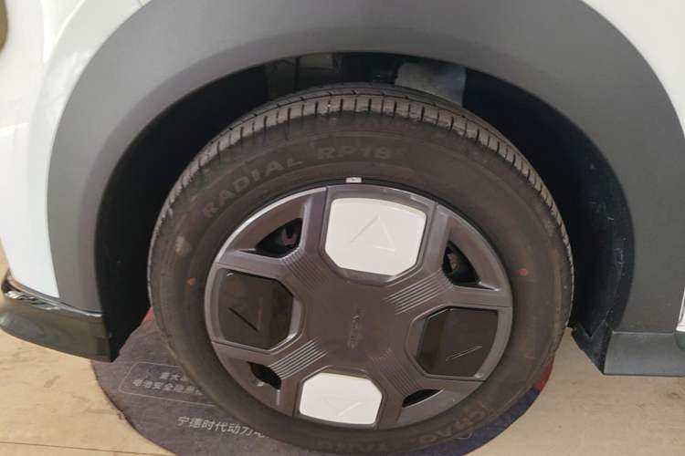 Used Geely Galaxy Panda 2025 210km Panda Kart Left Front Wheel Hub