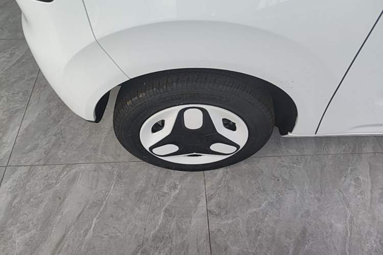Used Geely Galaxy Panda 2025 210 km – Yuanqi Bear Left Front Wheel Hub