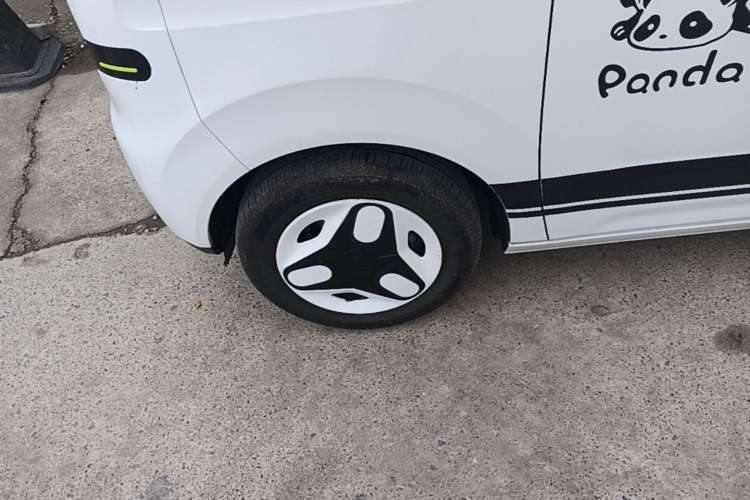 Used Geely Galaxy Panda 2025 210 km – Yuanqi Bear Left Front Wheel Hub