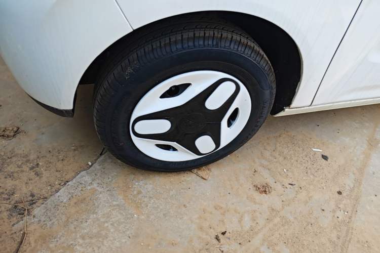 Used Geely Galaxy Panda 2025 210 km – Yuanqi Bear Left Front Wheel Hub
