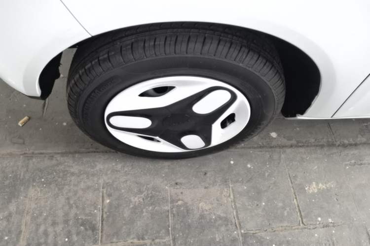 Used Geely Galaxy Panda 2025 210 km – Yuanqi Bear Left Front Wheel Hub