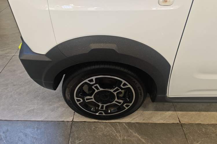 Used Geely Galaxy Panda 2025 210km Panda Rider Left Front Wheel Hub