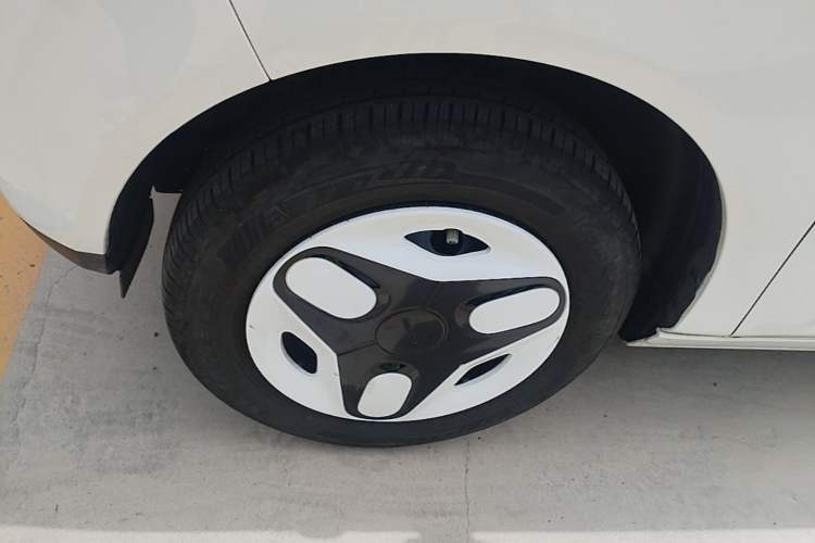 Used Geely Galaxy Panda 2025 210 km – Yuanqi Bear Left Front Wheel Hub