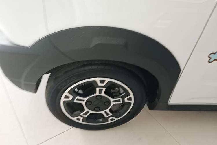 Used Geely Galaxy Panda 2025 210km Panda Rider Left Front Wheel Hub