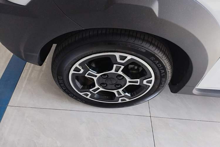 Used Geely Galaxy Panda 2025 210km Panda Rider Left Front Wheel Hub