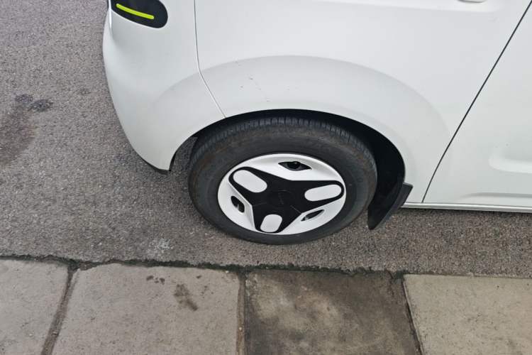 Used Geely Galaxy Panda 2025 210 km – Yuanqi Bear Left Front Wheel Hub