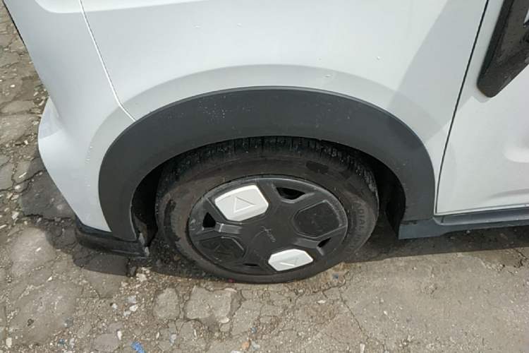 Used Geely Galaxy Panda 2025 210km Panda Kart Left Front Wheel Hub