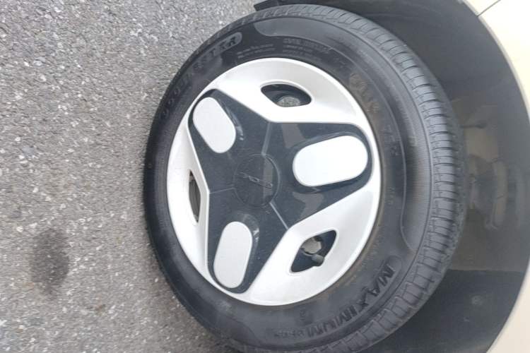 Used Geely Galaxy Panda 2025 210 km – Yuanqi Bear Left Front Wheel Hub