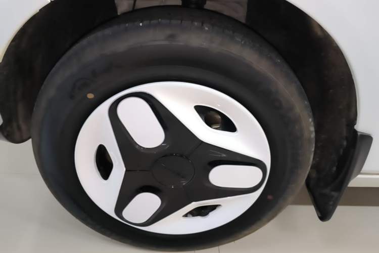 Used Geely Galaxy Panda 2025 210 km – Yuanqi Bear Left Front Wheel Hub