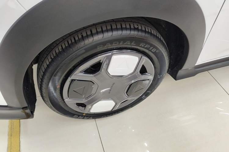 Used Geely Galaxy Panda 2025 210km Panda Kart Left Front Wheel Hub