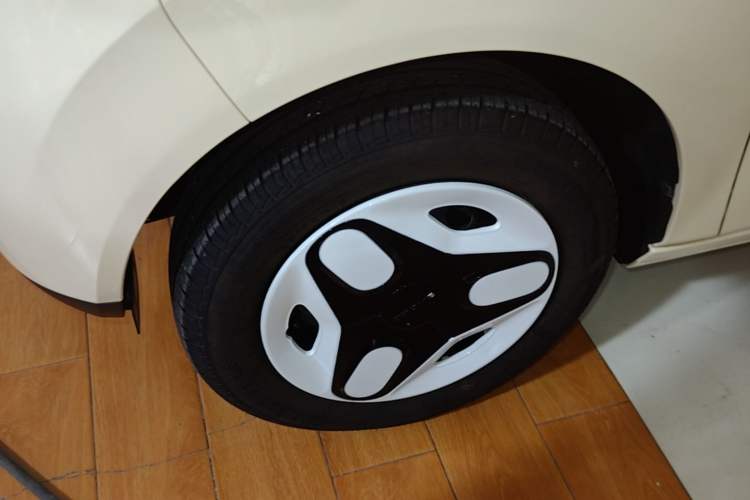 Used Geely Galaxy Panda 2025 210 km – Yuanqi Bear Left Front Wheel Hub