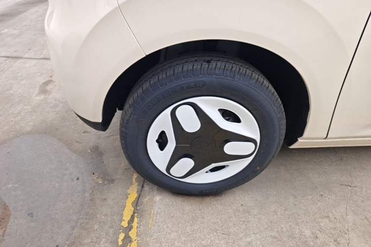 Used Geely Galaxy Panda 2025 210 km – Yuanqi Bear Left Front Wheel Hub