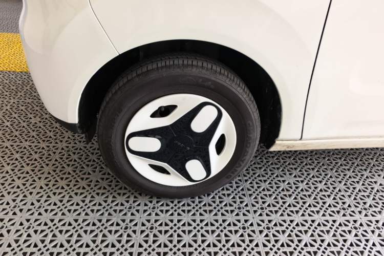 Used Geely Galaxy Panda 2025 210 km – Yuanqi Bear Left Front Wheel Hub