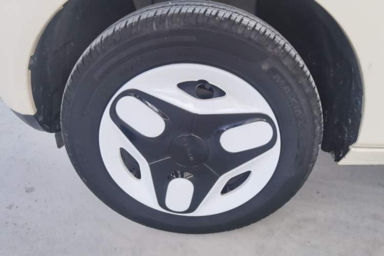 Used Geely Galaxy Panda 2025 210 km – Yuanqi Bear Left Front Wheel Hub