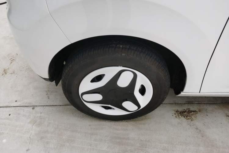 Used Geely Galaxy Panda 2025 210 km – Yuanqi Bear Left Front Wheel Hub