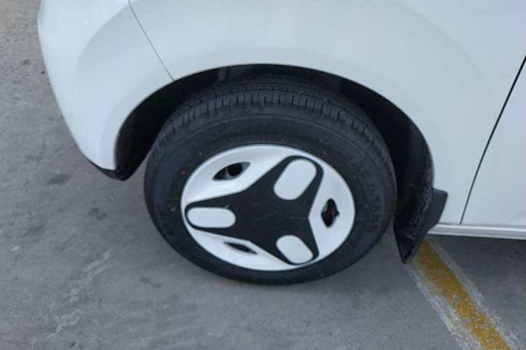 Used Geely Galaxy Panda 2025 210 km – Yuanqi Bear Left Front Wheel Hub