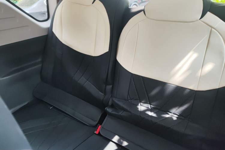 Used Geely Galaxy Panda 2025 210km Panda Rider Left Rear Seat