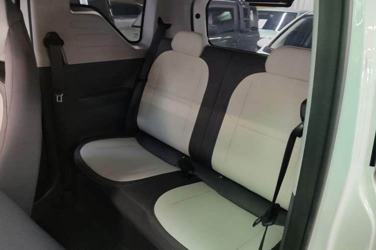 Used Geely Galaxy Panda 2025 210km Panda Rider Left Rear Seat