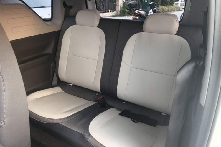 Used Geely Galaxy Panda 2025 210km Panda Rider Left Rear Seat