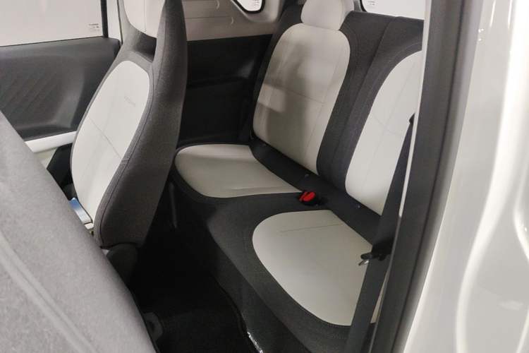Used Geely Galaxy Panda 2025 210km Panda Rider Left Rear Seat