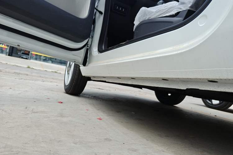 Used Geely Galaxy Panda 2025 210 km – Yuanqi Bear Left Side Sill