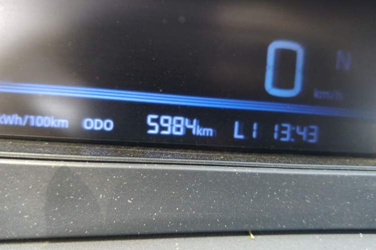 Used Geely Galaxy Panda 2025 210km Panda Kart Odometer Close Up