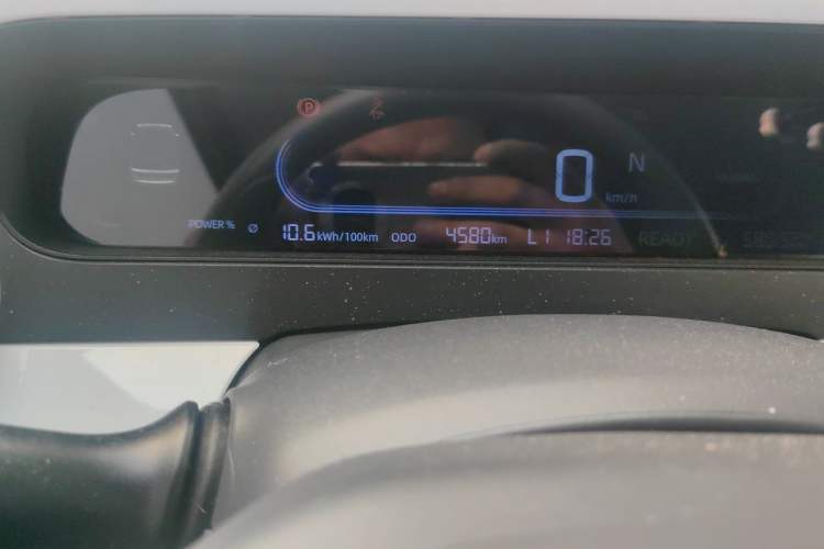 Used Geely Galaxy Panda 2025 210km Panda Kart Odometer Close Up
