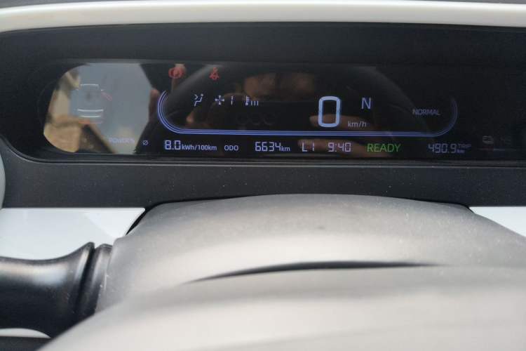 Used Geely Galaxy Panda 2025 210 km – Yuanqi Bear Odometer Close Up
