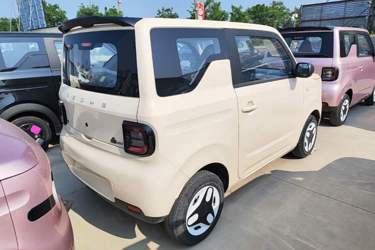Used Geely Galaxy Panda 2025 210 km – Yuanqi Bear Rear Right 45 Deg