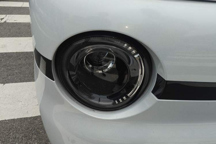 Used Geely Galaxy Panda 2025 210 km – Yuanqi Bear Right Front Headlight