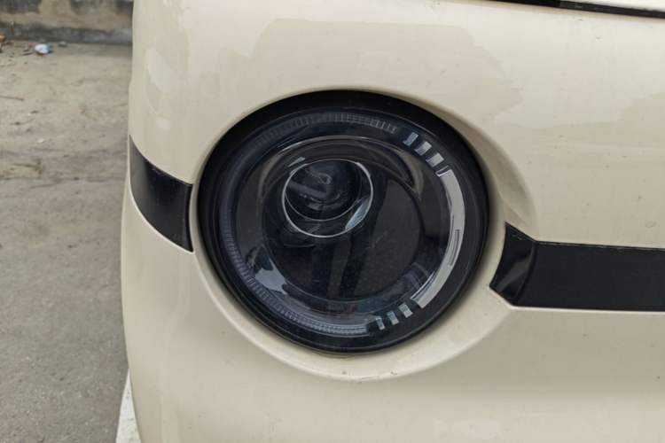 Used Geely Galaxy Panda 2025 210 km – Yuanqi Bear Right Front Headlight